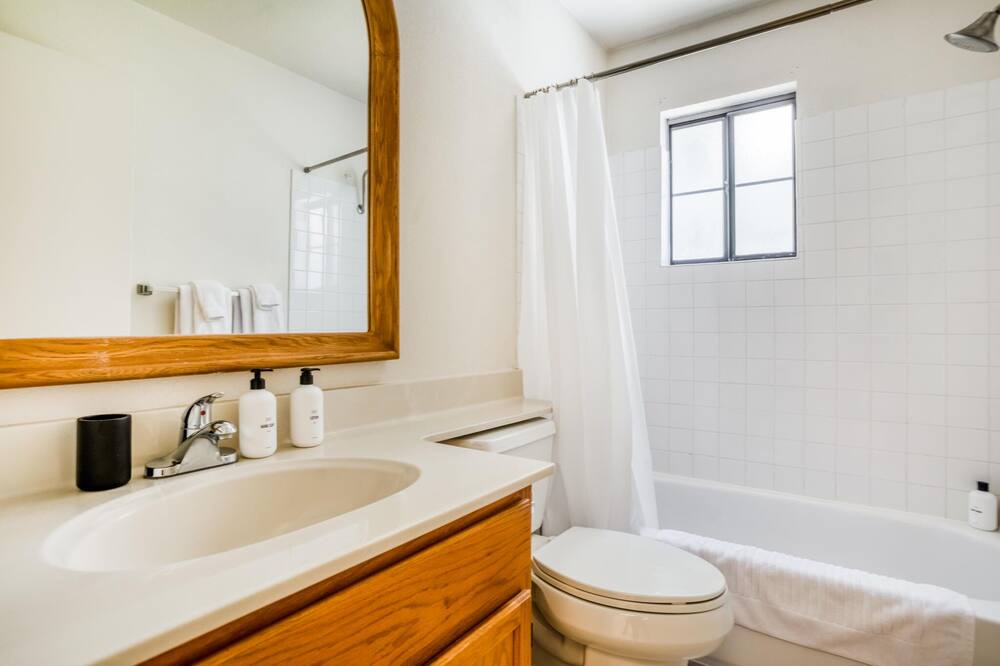 Photo of Bathroom in Carmine - Parkmont