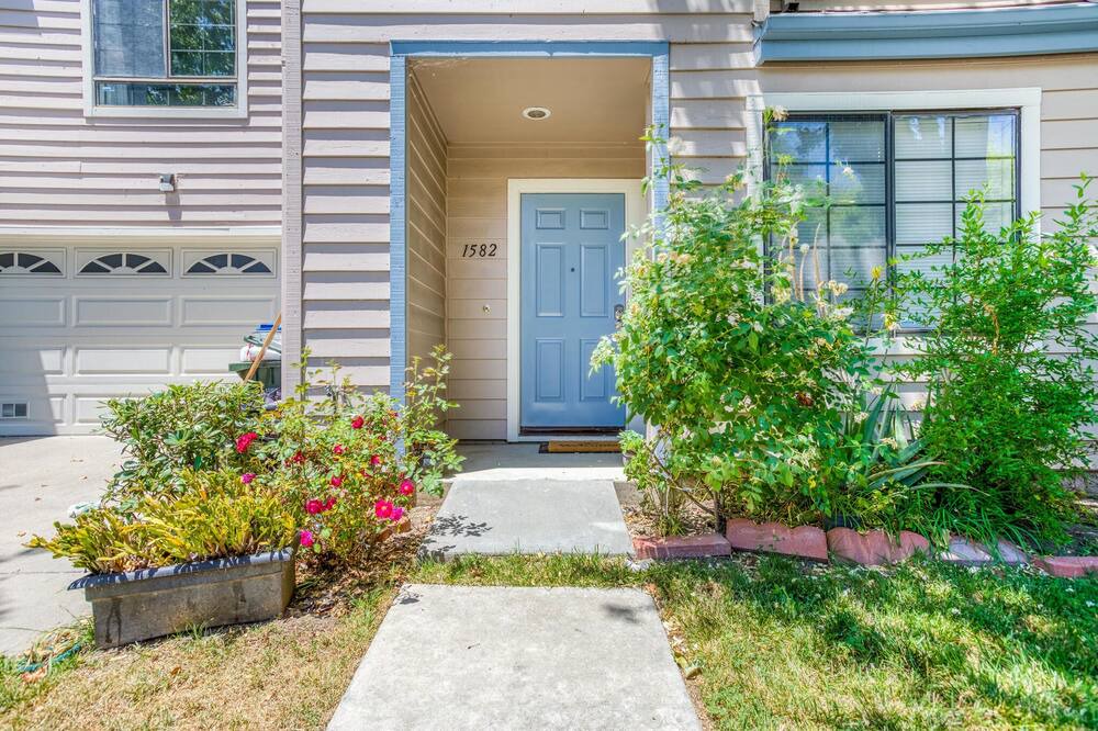 Photo of Outdoor in Carmine - Parkmont