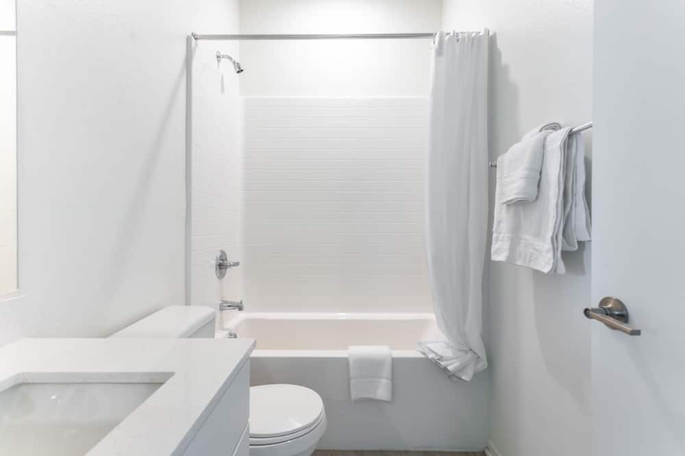 Photo of Bathroom in Ocean View Hills