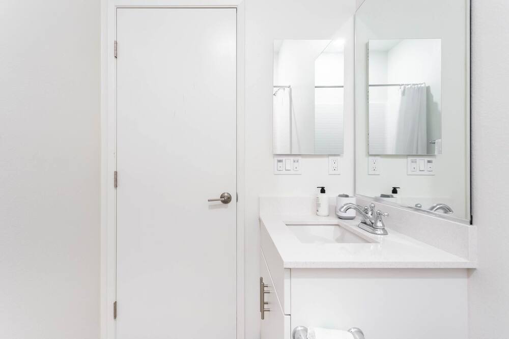 Photo of Bathroom in Ocean View Hills