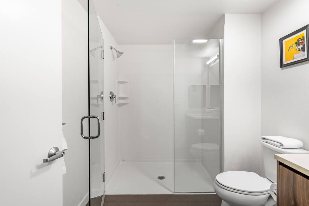 Photo of Bathroom in Oakland Ave - Harrison St