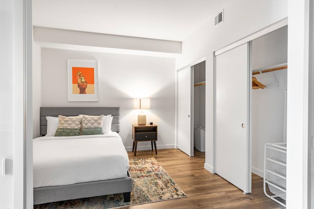 Photo of Bedroom in Oakland Ave - Harrison St