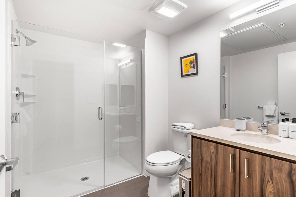 Photo of Bathroom in Oakland Ave - Harrison St