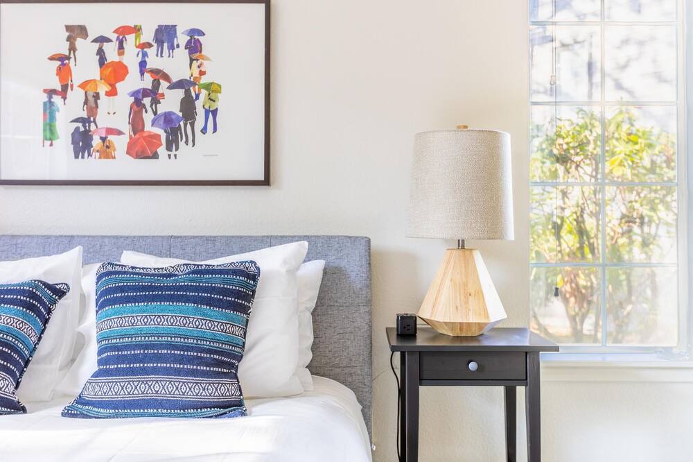 Photo of Bedroom in Lake Forest