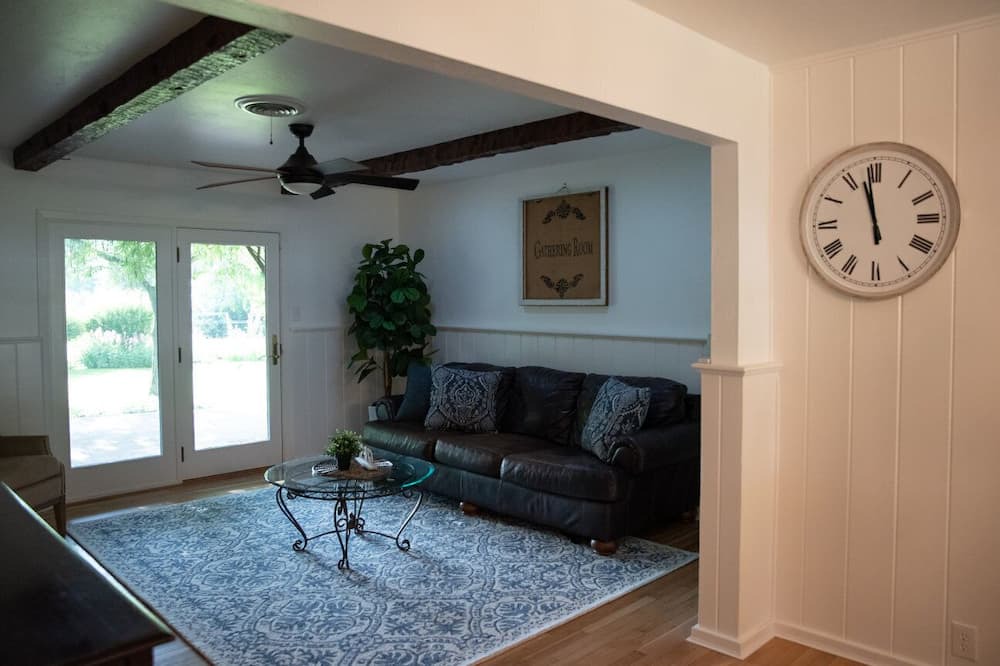 Photo of Livingroom in Redding