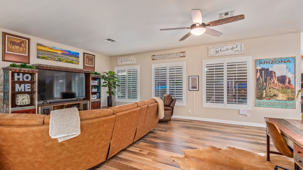 Photo of Livingroom in Sun Groves