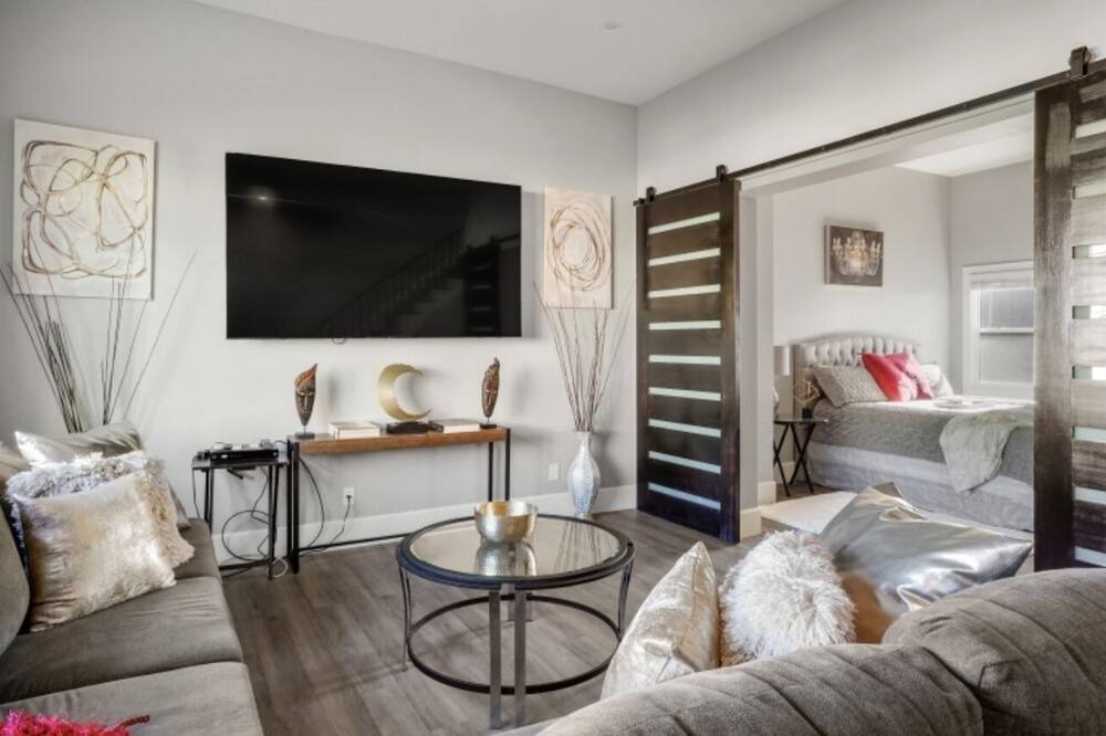 Photo of Livingroom in Bayview