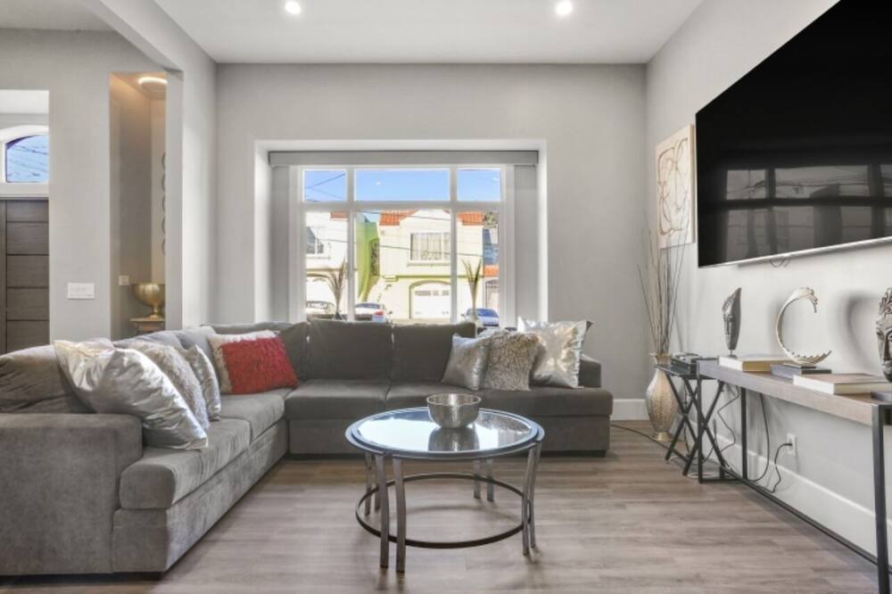 Photo of Livingroom in Bayview