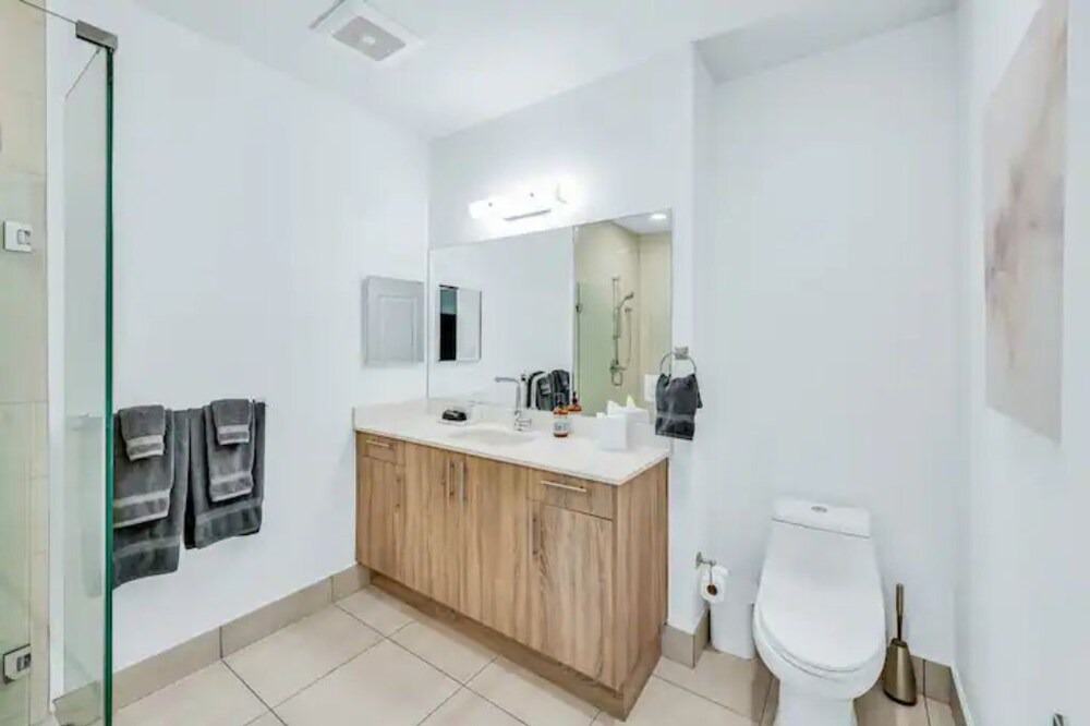 Photo of Bathroom in Lake Worth Corridor