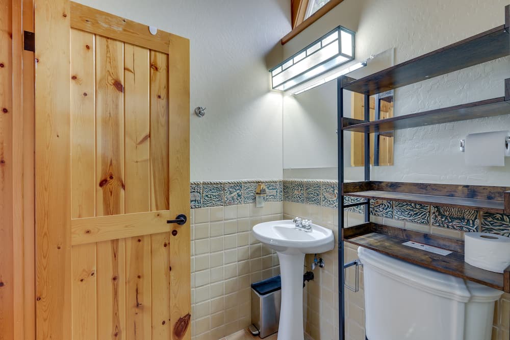 Photo of Bathroom in Sloat