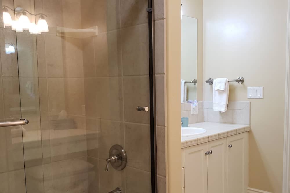 Photo of Bathroom in Kelseyville