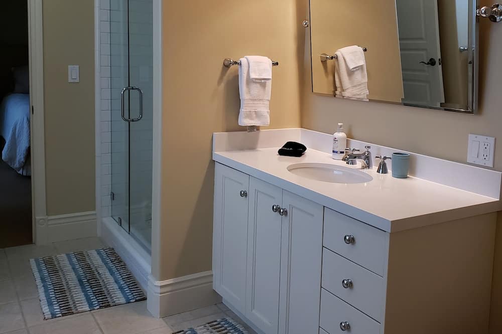 Photo of Bathroom in Kelseyville
