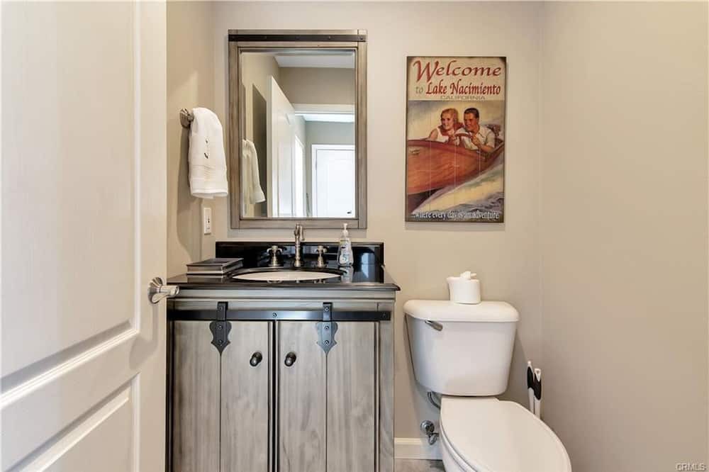 Photo of Bathroom in Oak Shores