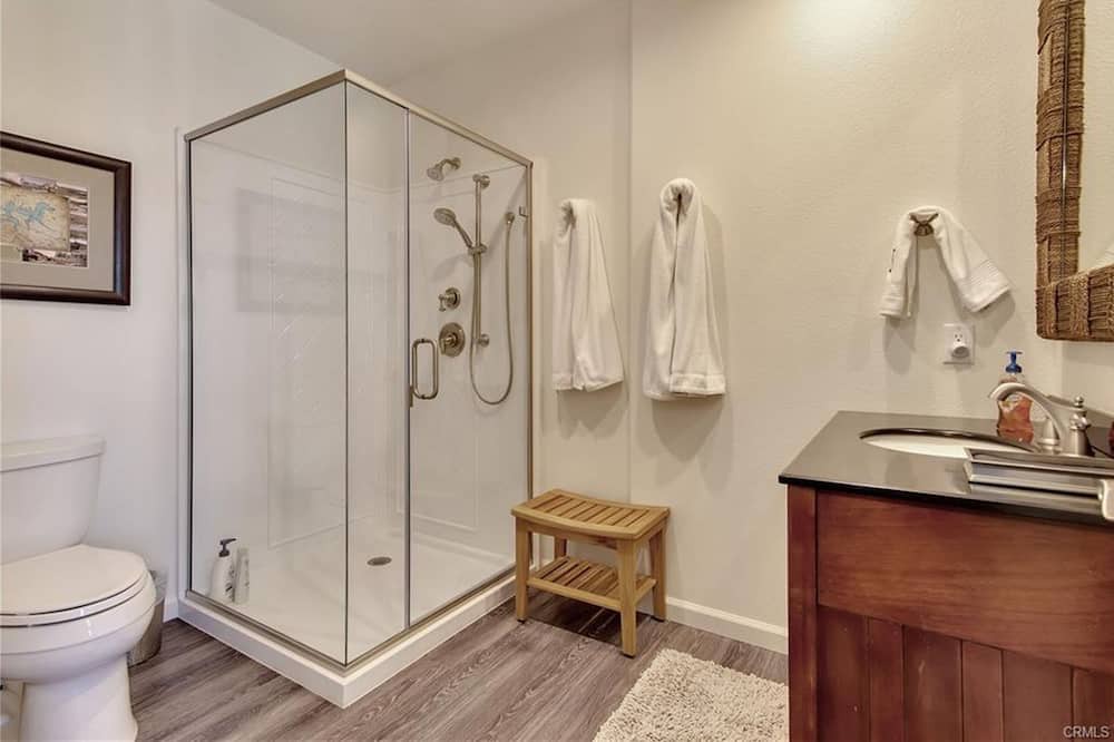 Photo of Bathroom in Oak Shores