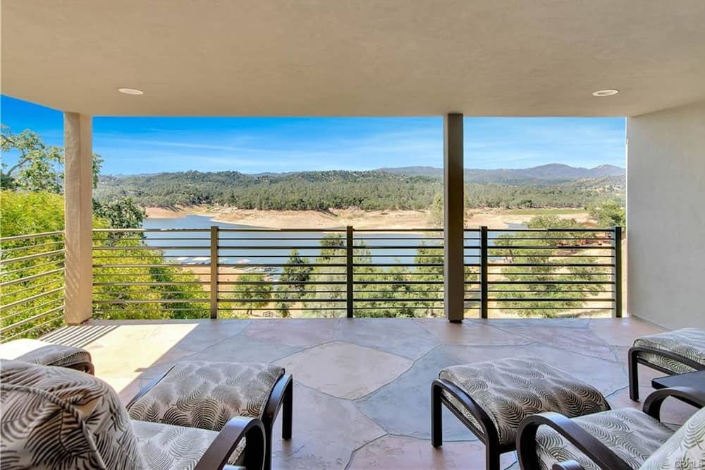 Photo of Patio Balcony in Oak Shores