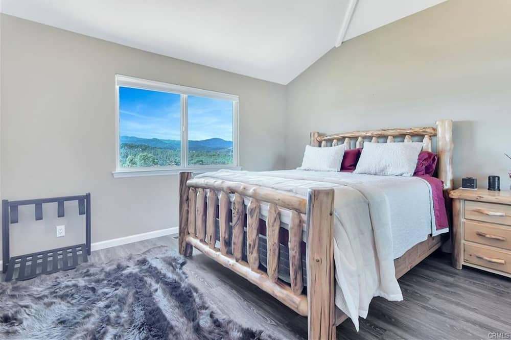 Photo of Bedroom in Oak Shores
