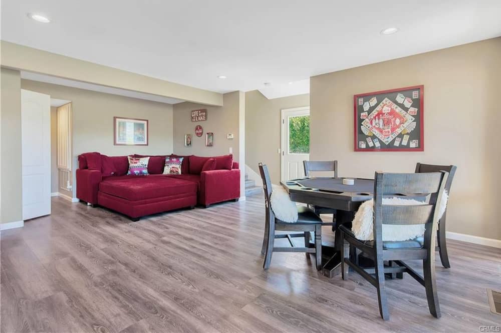 Photo of Bedroom in Oak Shores