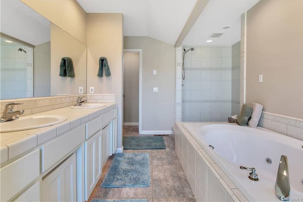 Photo of Bathroom in Oak Shores