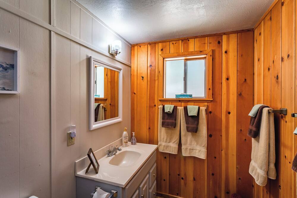 Photo of Bathroom in Coffee Creek