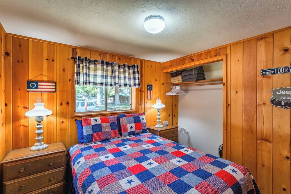Photo of Bedroom in Coffee Creek