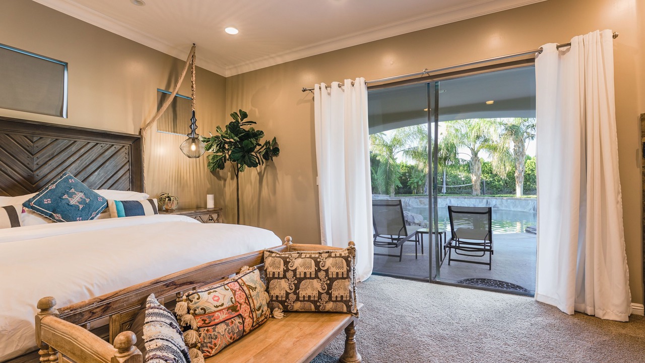 Photo of Bedroom in Racquet Club West