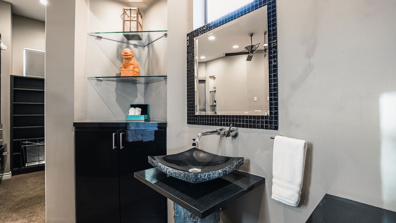 Photo of Bathroom in Racquet Club West