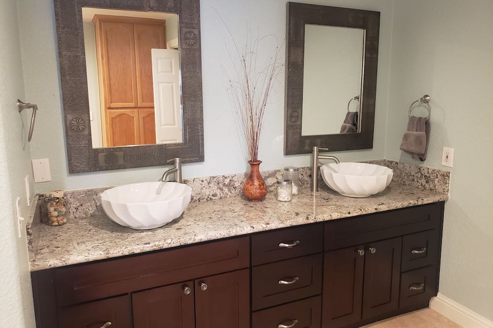 Photo of Bathroom in Woodland
