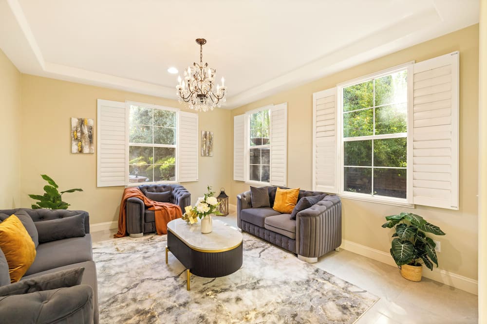 Photo of Livingroom in Cypress Village