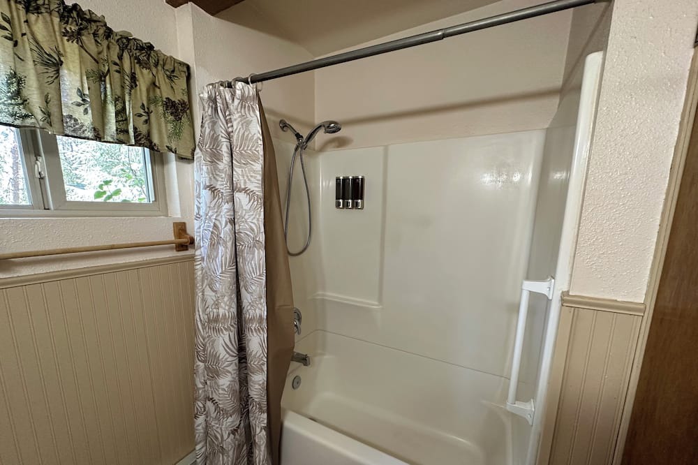 Photo of Bathroom in Klamath Falls