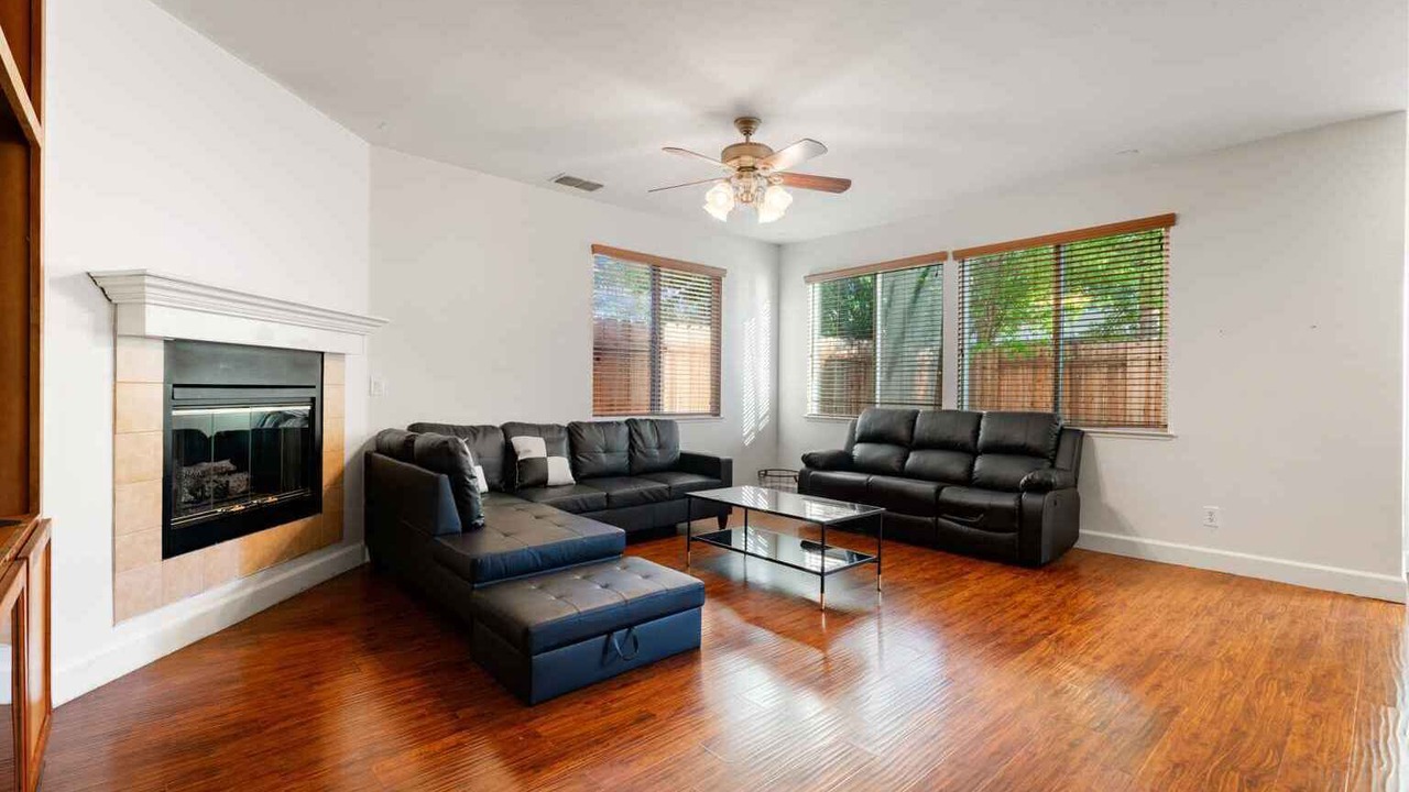 Photo of Livingroom in West Sacramento