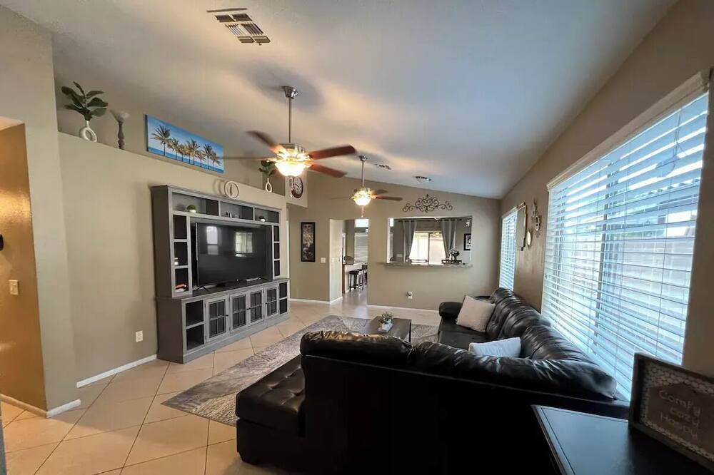 Photo of Livingroom in Horizons On Camelback