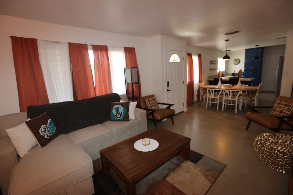 Photo of Livingroom in Joshua Tree