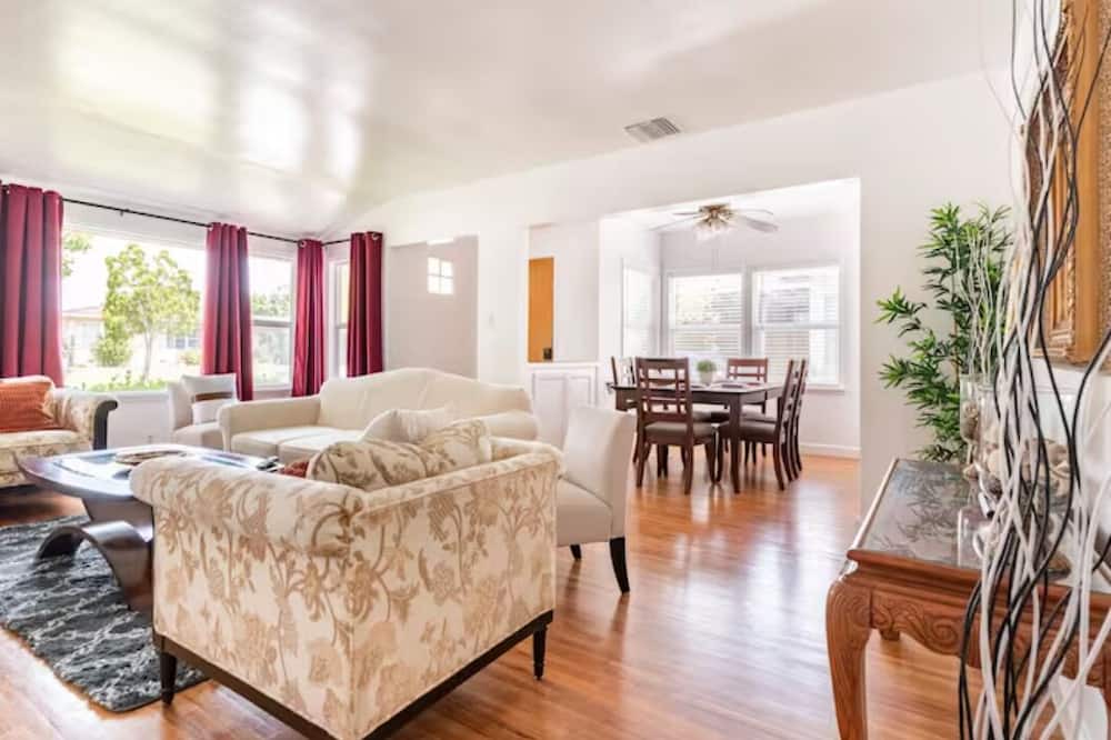 Photo of Livingroom in Brea