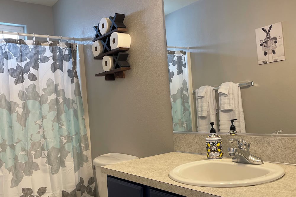 Photo of Bathroom in Klamath Falls