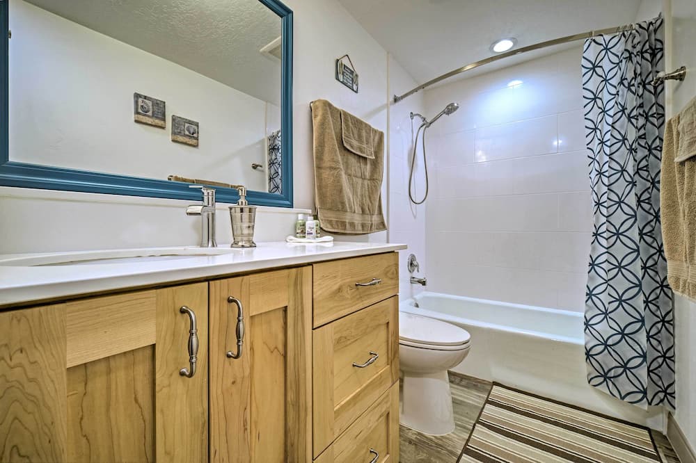 Photo of Bathroom in Page