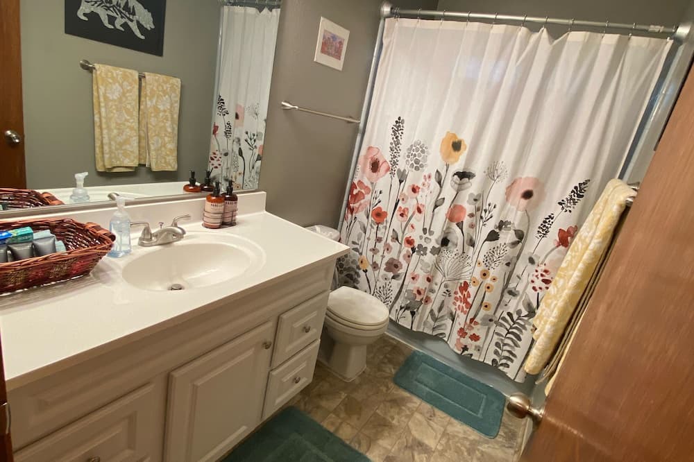 Photo of Bathroom in Apple Hill