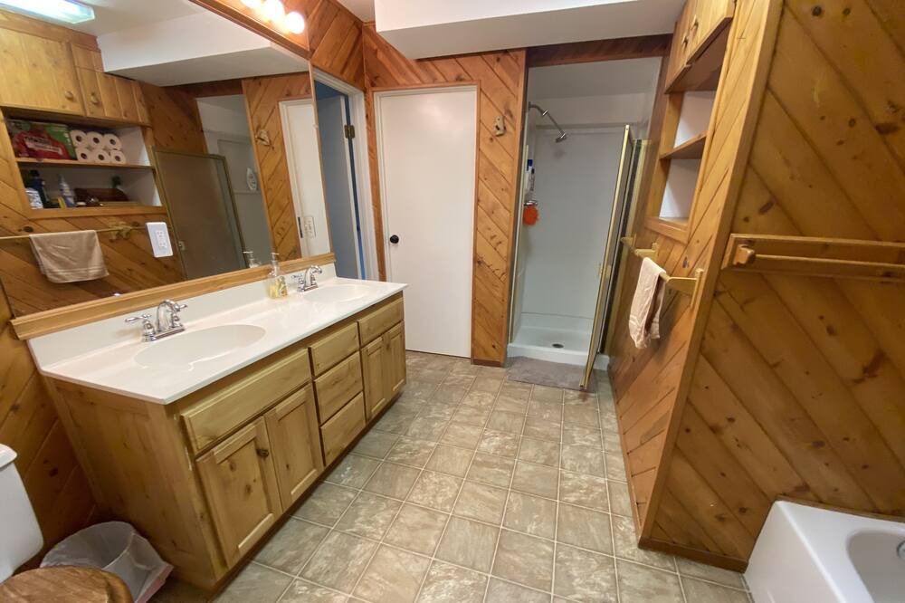 Photo of Bathroom in Blue Jay