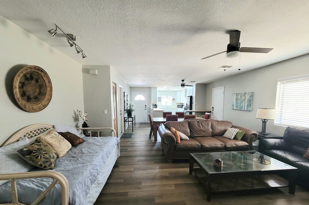 Photo of Livingroom in Bullhead City