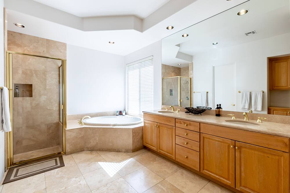 Photo of Bathroom in Araby Commons