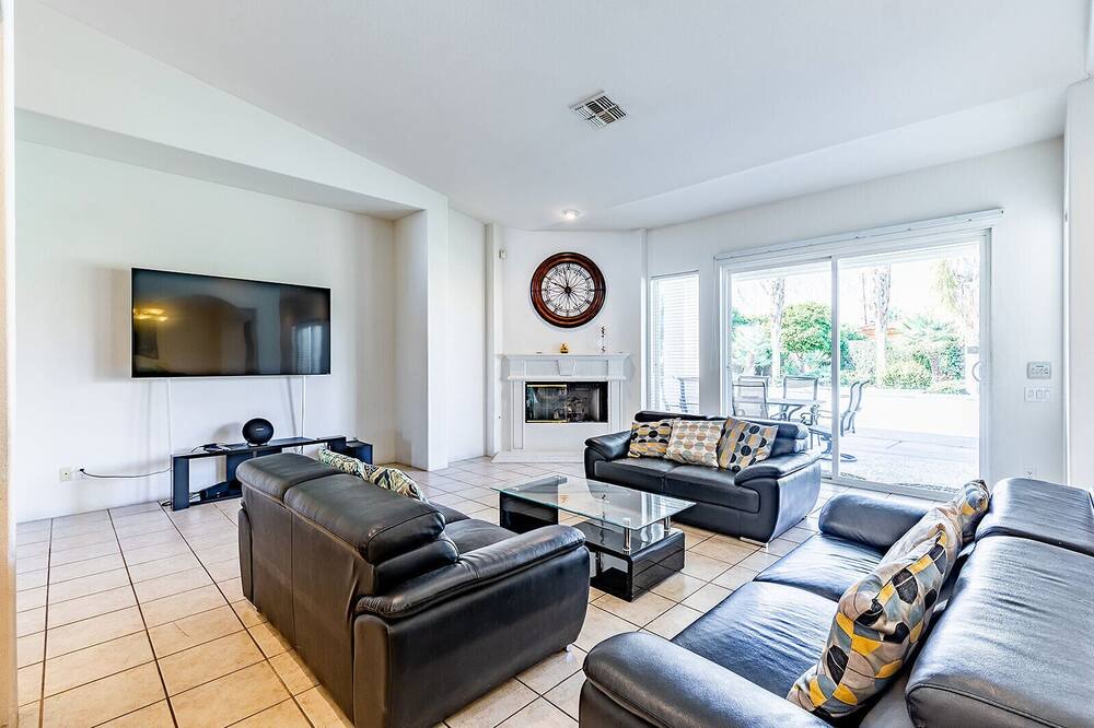 Photo of Livingroom in Araby Commons