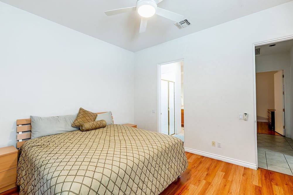 Photo of Bedroom in Araby Commons