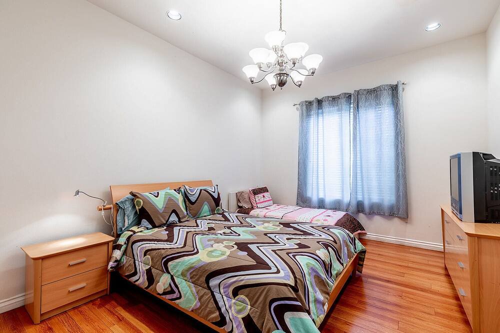 Photo of Bedroom in Araby Commons