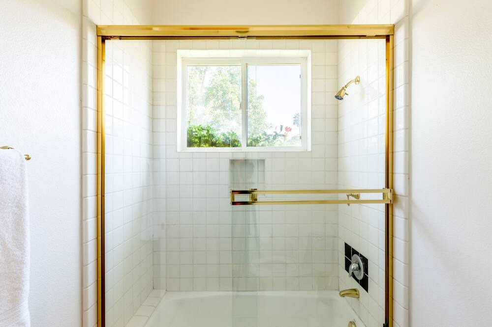 Photo of Bathroom in Araby Commons