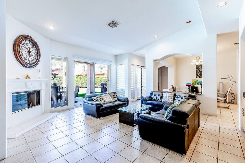 Photo of Livingroom in Araby Commons