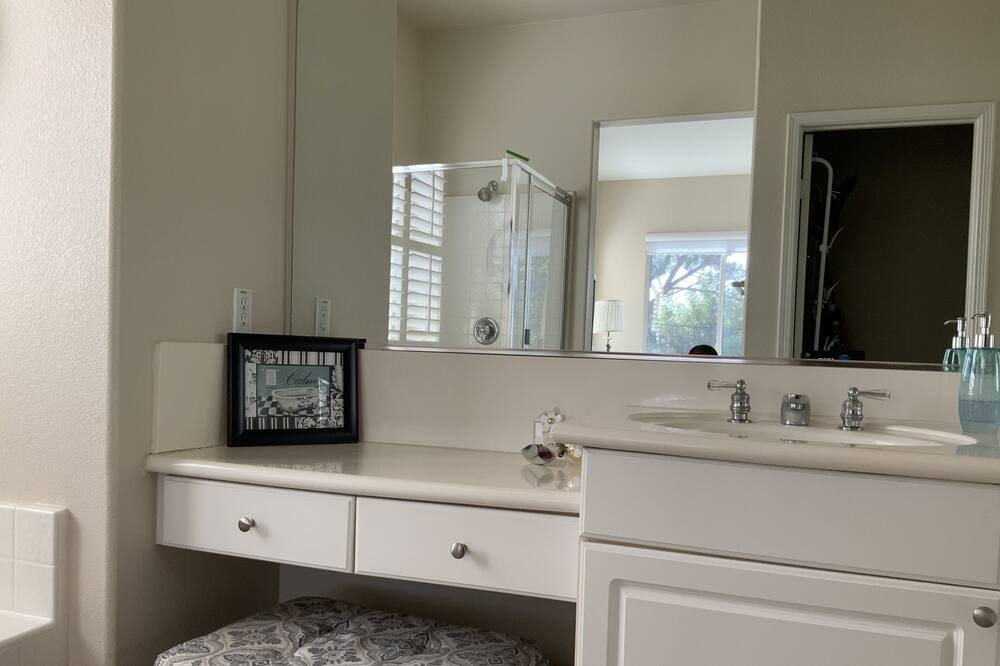 Photo of Bedroom in Corona