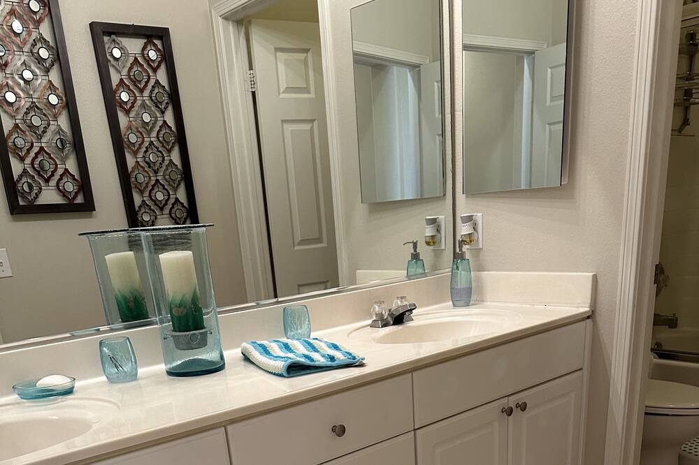 Photo of Bathroom in Corona