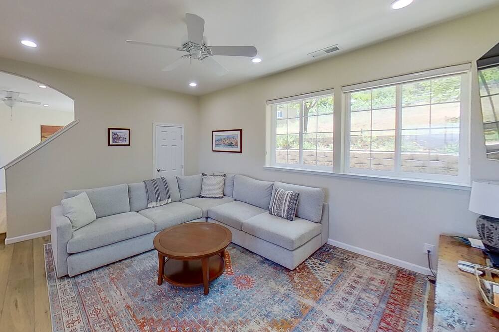 Photo of Livingroom in Kelseyville