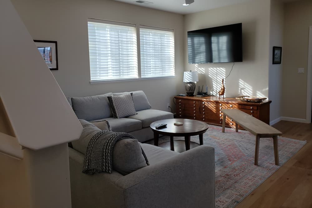 Photo of Livingroom in Kelseyville