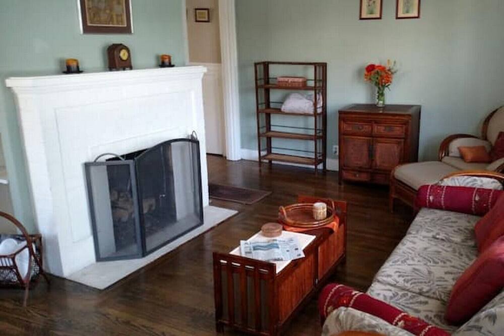 Photo of Livingroom in West Alameda