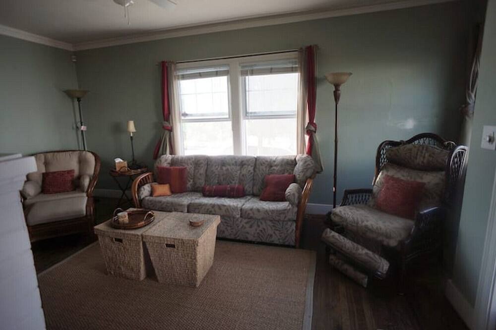 Photo of Livingroom in West Alameda